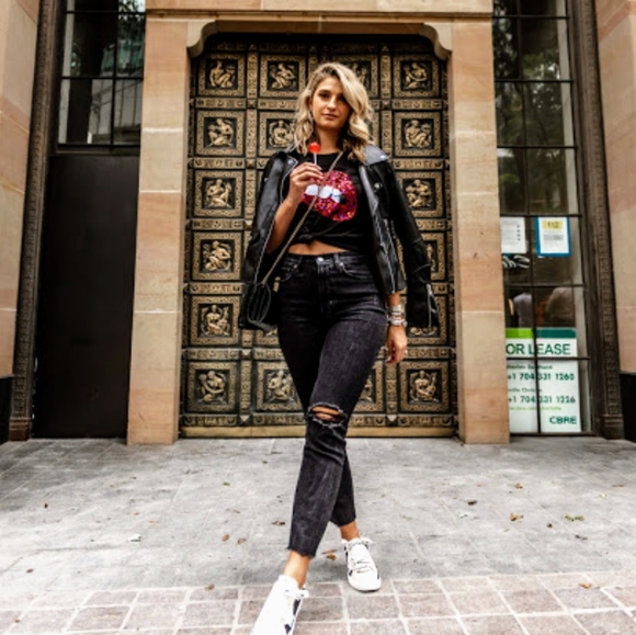 1 left!New Sexy Sequin Bite My Lip Graphic T-Shirt - Picture 3 of 7